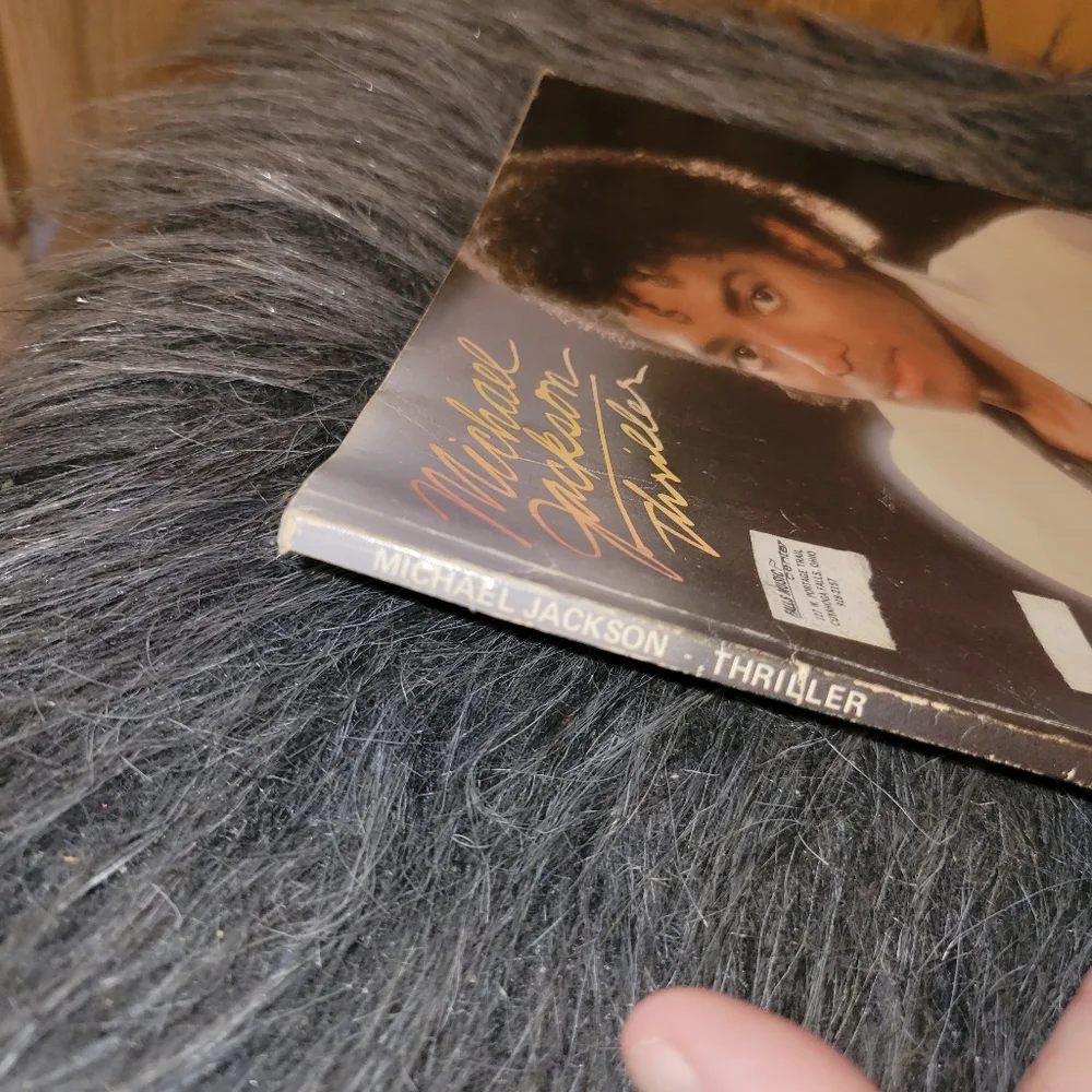 "Vintage 1983 Michael Jackson Thriller Piano Vocal Guitar Songbook  Sheet Music - Picture 3 of 15